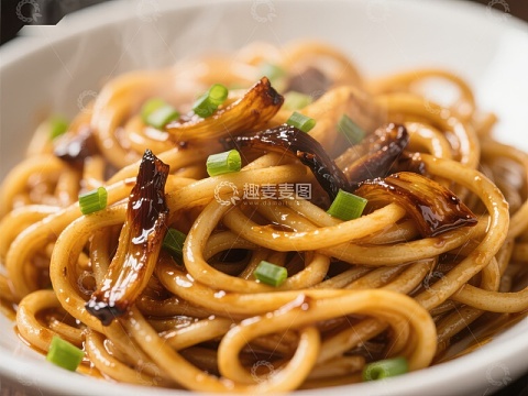酱香浓郁的炒面美食