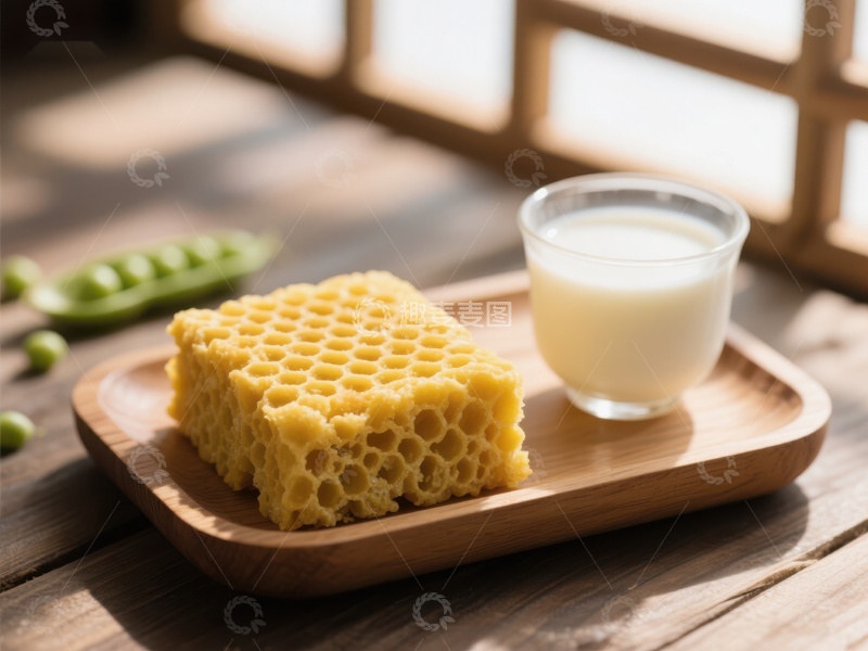 高清大图下载【趣麦麦图】蜂窝糕与牛奶的温馨早餐