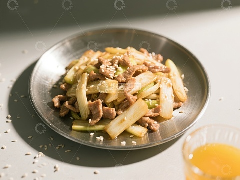 葱爆牛肉，美味中式炒菜