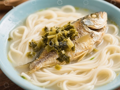 酸菜鱼面：鲜美汤底搭配细腻面条
