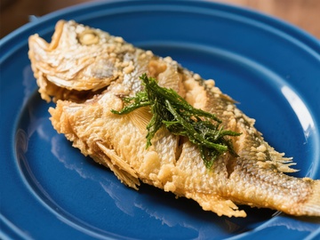 酥脆炸鱼配海苔