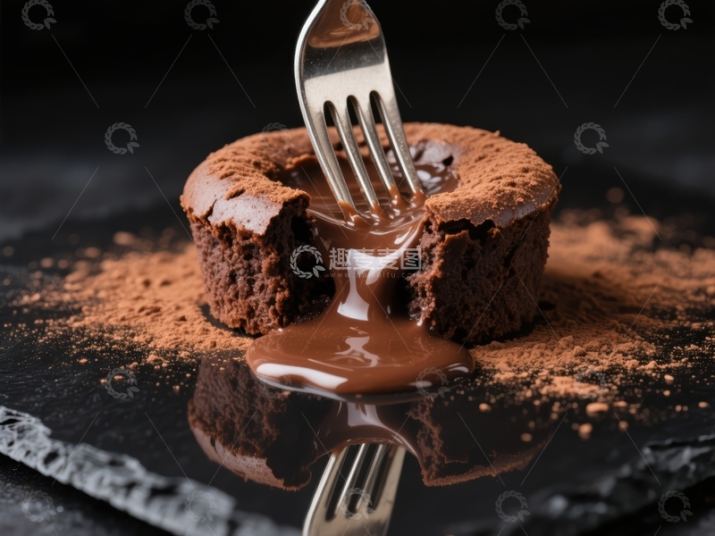 高清大图下载【趣麦麦图】巧克力熔岩蛋糕被叉子切割