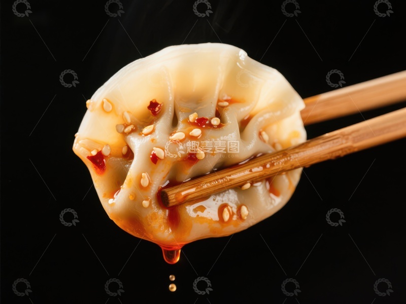 高清大图下载【趣麦麦图】热腾腾的饺子被筷子夹起