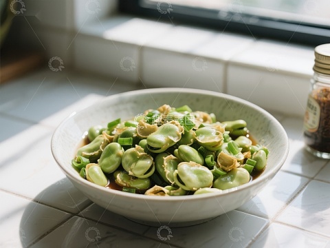 清炒蚕豆与葱段的美味佳肴