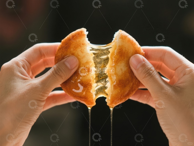 高清大图下载【趣麦麦图】双手撕开流蜜糕点