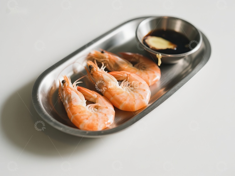 高清大图下载【趣麦麦图】金属盘上的煮虾配蘸酱