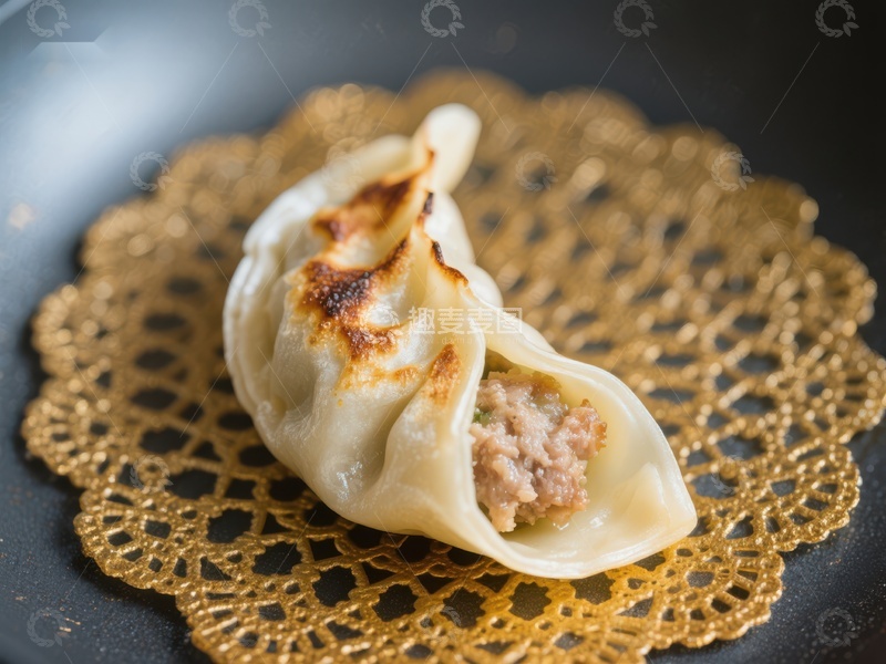 高清大图下载【趣麦麦图】煎饺特写：金黄酥脆，馅料诱人