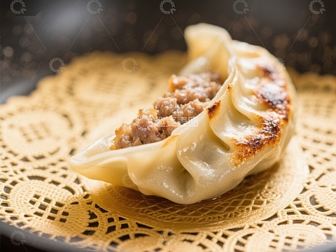 金黄煎饺，馅料饱满诱人