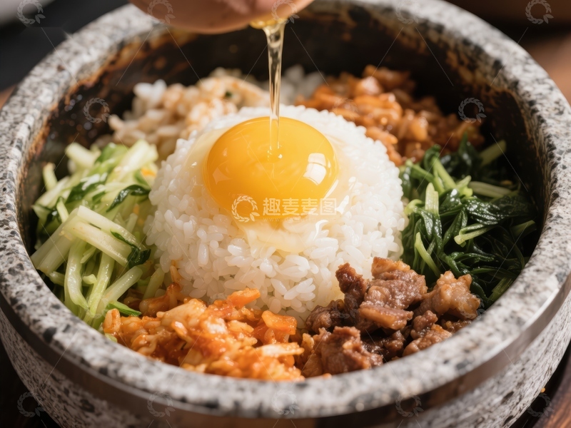 高清大图下载【趣麦麦图】石锅拌饭：热腾腾的美食享受