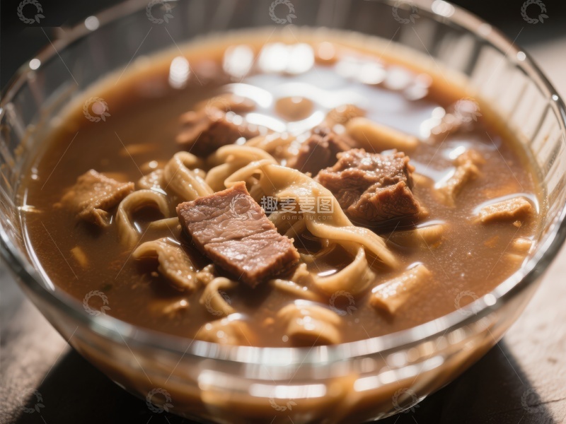 高清大图下载【趣麦麦图】浓郁牛肉面，热气腾腾的美味