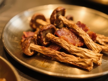 烤松茸配培根，美味佳肴