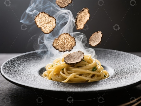 热腾腾的意面配松露片