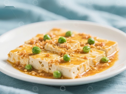 金黄酱汁豆腐配青豆