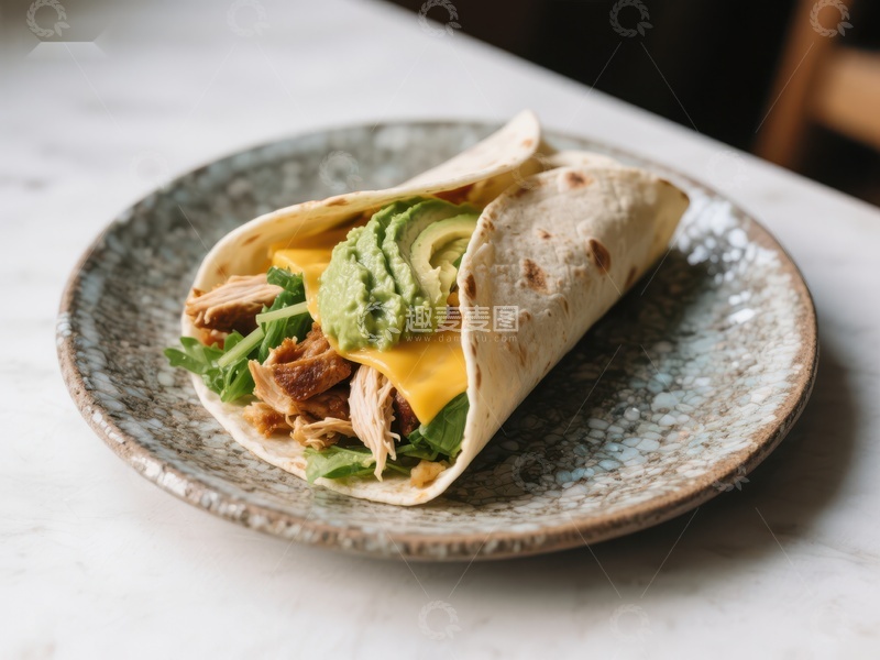 高清大图下载【趣麦麦图】美味鸡肉卷饼配牛油果酱