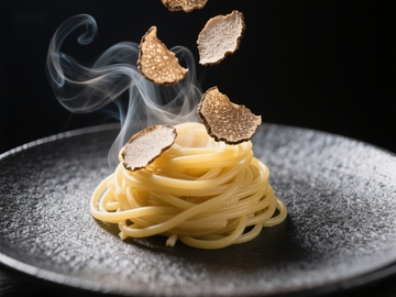 热腾腾的意面配松露片