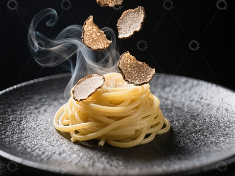 热腾腾的意面配松露片
