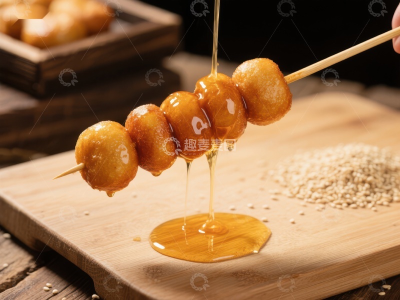 高清大图下载【趣麦麦图】-蜂蜜淋洒在串烧小丸子上