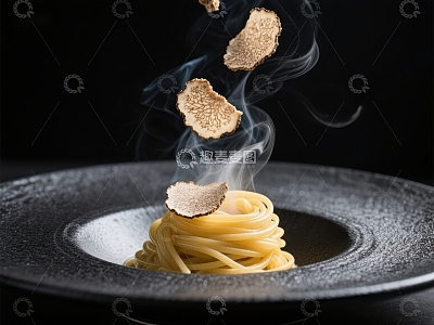 热腾腾的意面配松露片