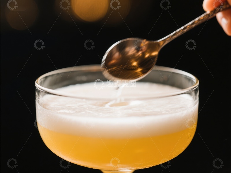 高清大图下载【趣麦麦图】泡沫鸡尾酒与金属勺