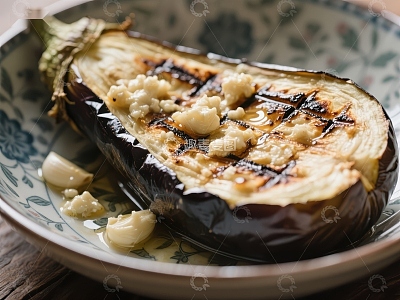 烤茄子配蒜蓉