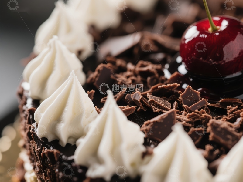 高清大图下载【趣麦麦图】巧克力蛋糕配奶油和樱桃