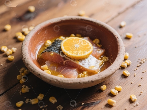 橙片点缀的鱼片碗