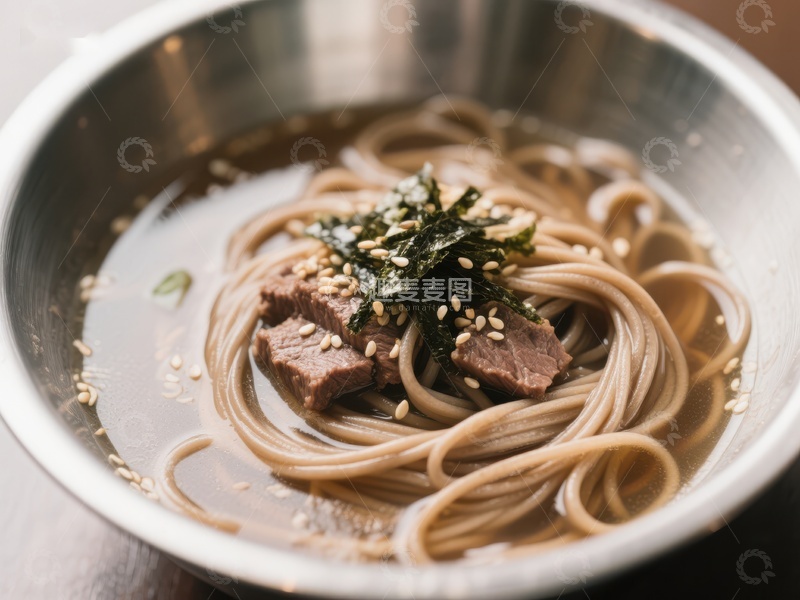 高清大图下载【趣麦麦图】热腾腾的荞麦面配牛肉和海苔