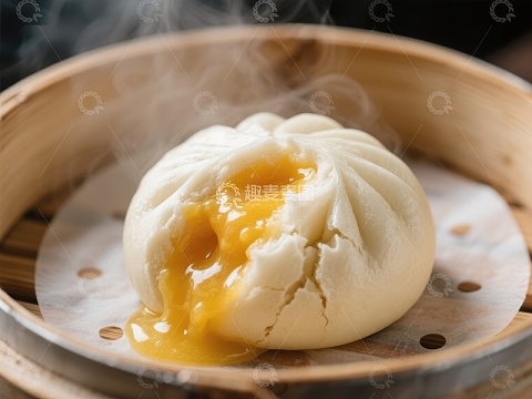 热腾腾的流沙包