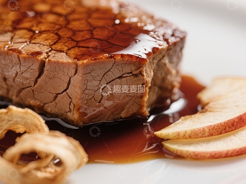 焦糖汁烤肉配苹果片