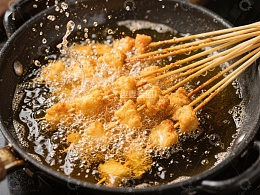 油炸串烧美食制作过程