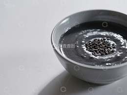 黑芝麻酱碗特写