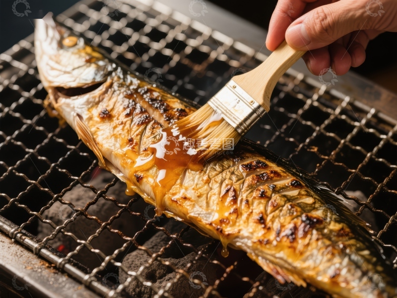 高清大图下载【趣麦麦图】烤鱼刷酱，炭火上的美味