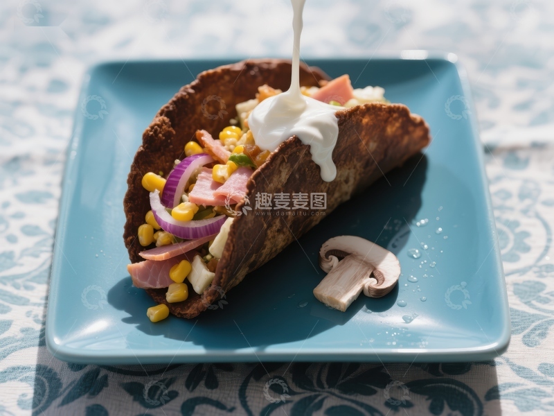 创意素食塔可，搭配酸奶油和蘑菇