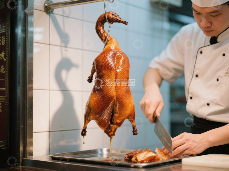 高清大图下载【趣麦麦图】厨师精心切制烤鸭