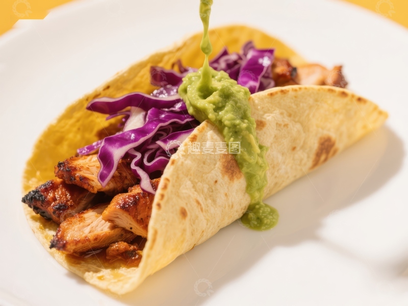 高清大图下载【趣麦麦图】鸡肉卷饼配紫甘蓝和鳄梨酱