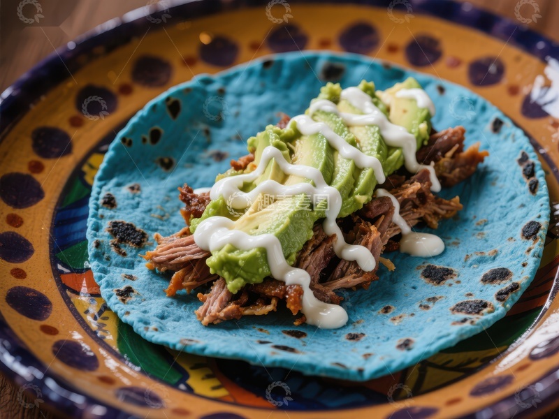 高清大图下载【趣麦麦图】蓝玉米饼包裹牛腩配鳄梨酱