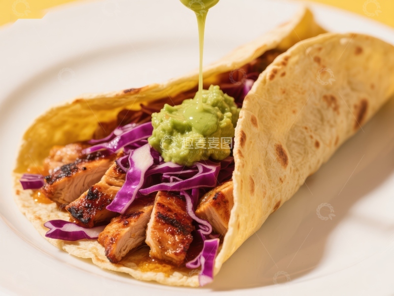 高清大图下载【趣麦麦图】鸡肉卷饼配鳄梨酱和紫甘蓝