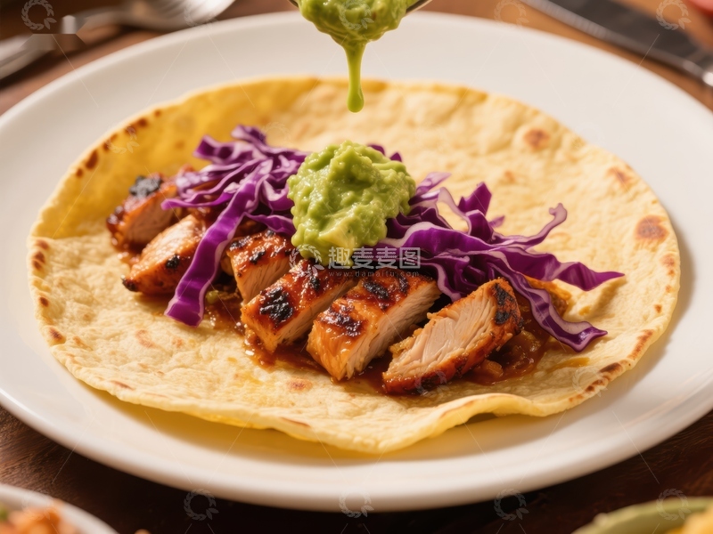 高清大图下载【趣麦麦图】烤肉卷饼配紫甘蓝和鳄梨酱