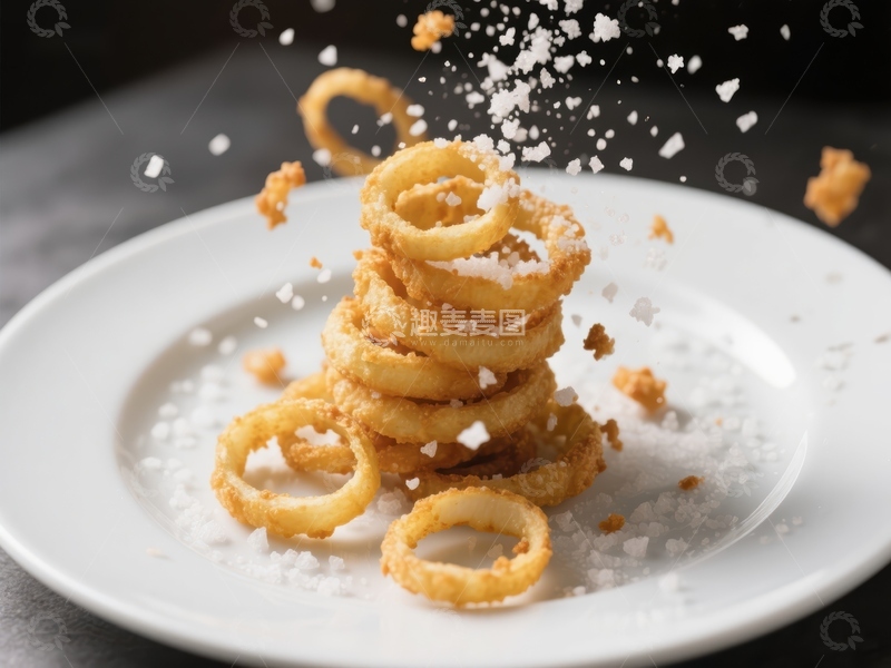 高清大图下载【趣麦麦图】金黄酥脆的洋葱圈撒盐瞬间