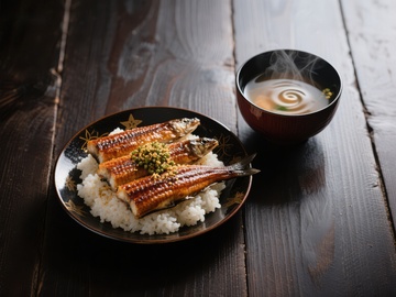 鳗鱼饭配茶汤，日式美食