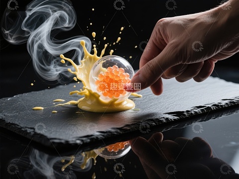 手触碰烟雾缭绕的液体球瞬间