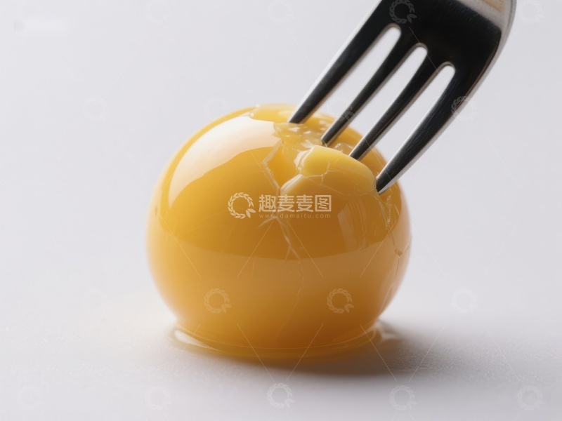 高清大图下载【趣麦麦图】叉子戳破蛋黄，液体缓缓流出