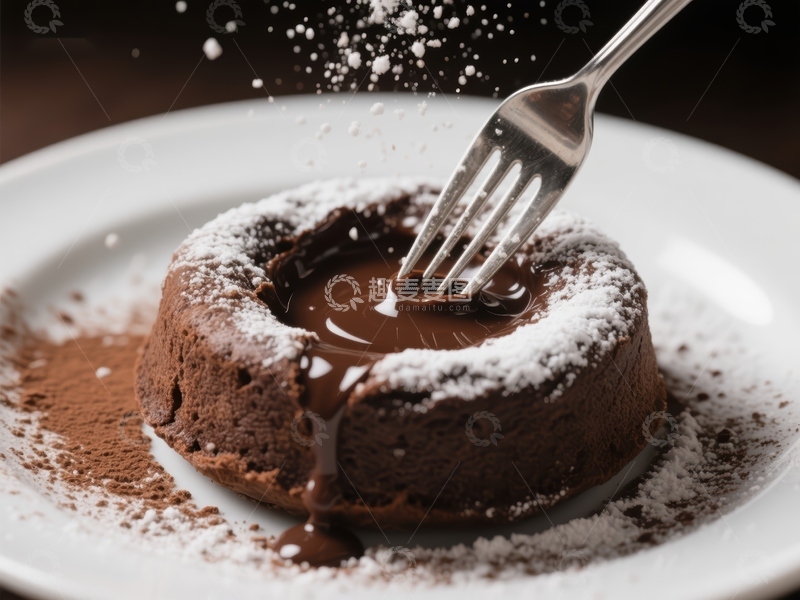 高清大图下载【趣麦麦图】巧克力熔岩蛋糕被叉子轻轻插入