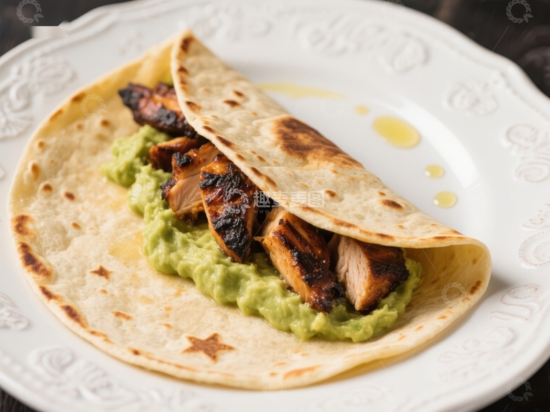 高清大图下载【趣麦麦图】烤鸡肉卷配鳄梨酱