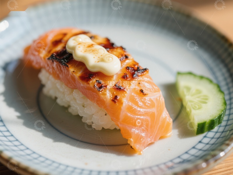高清大图下载【趣麦麦图】炙烤三文鱼寿司配黄瓜片