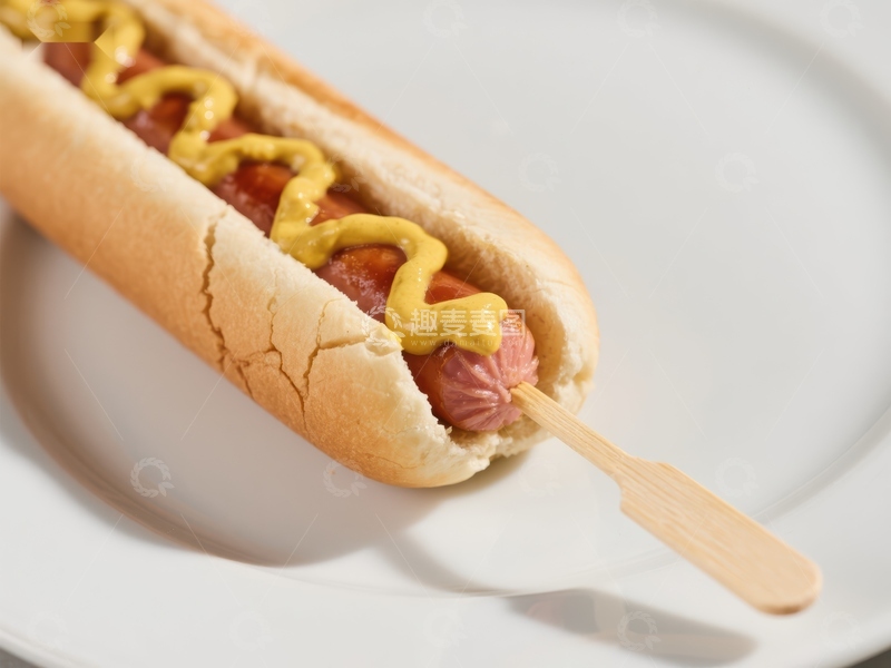 高清大图下载【趣麦麦图】热狗配芥末酱，插有木签