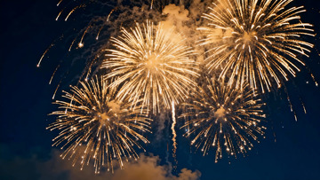 夜空烟花绽放绚丽景象