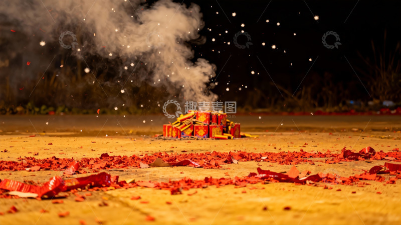 高清大图下载【趣麦麦图】夜放烟花堆散落红纸屑