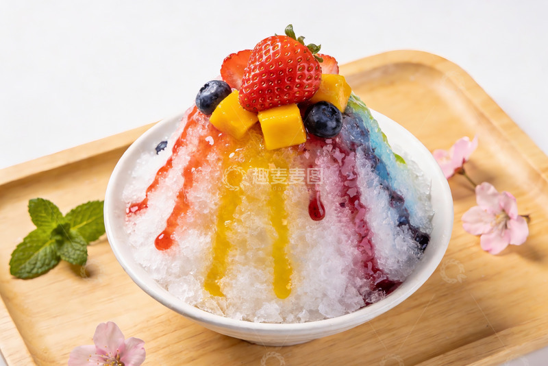 高清大图下载【趣麦麦图】彩虹刨冰配新鲜水果