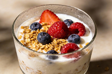 酸奶杯配水果坚果